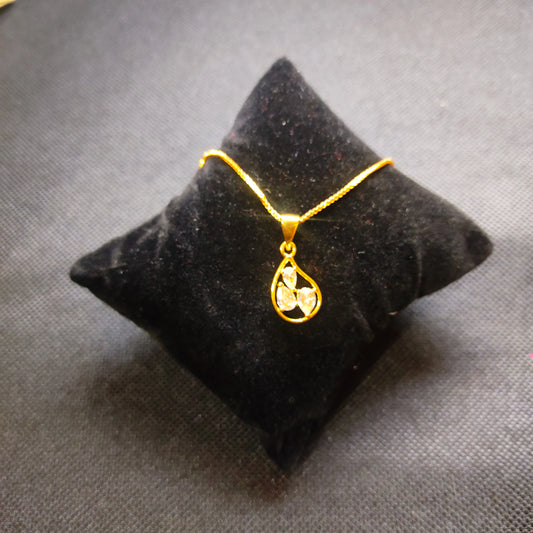 Elegant Teardrop Pendant Chain